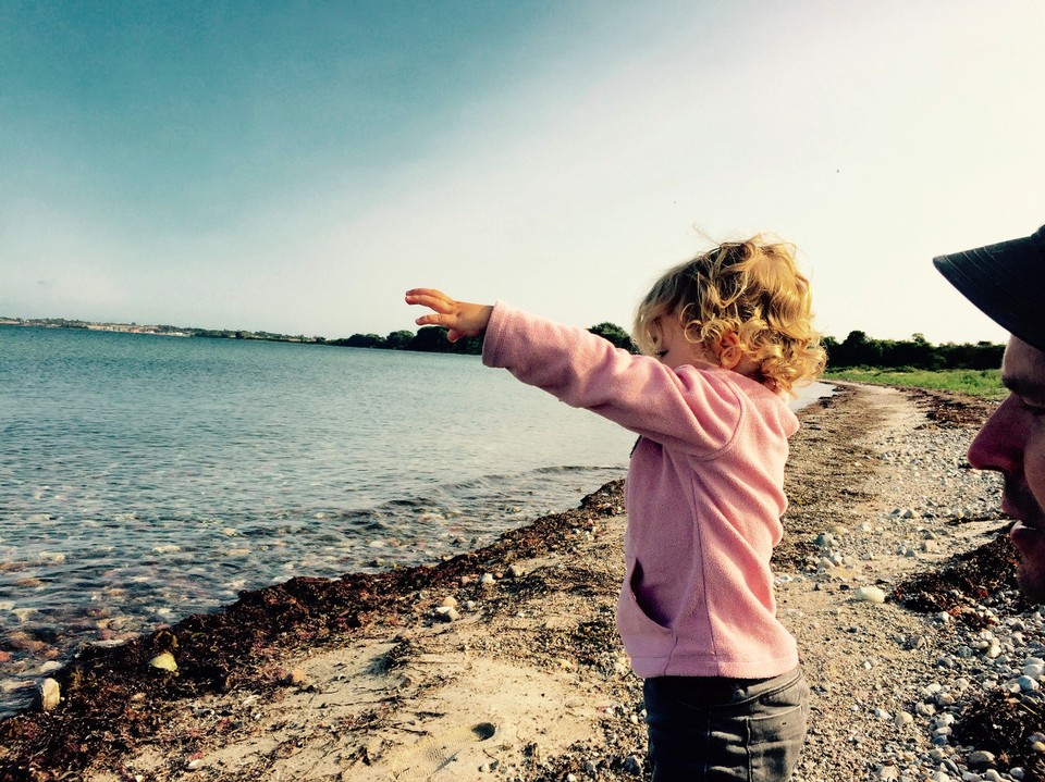 Dänemark - Søby Ærø - Steinchen ins Meer schmeißen
