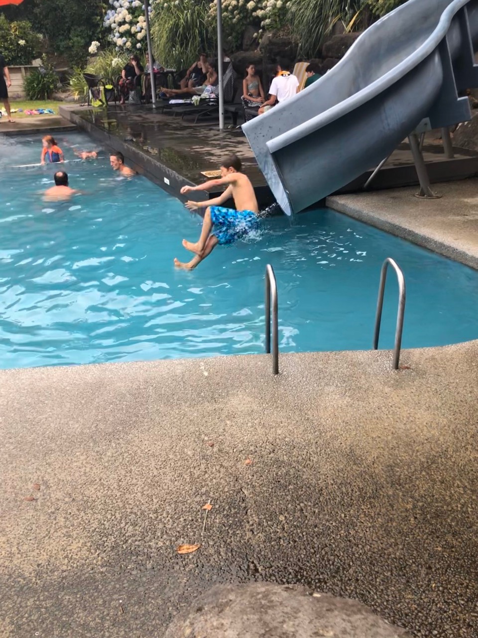 Neuseeland - Waihi Beach - Aber auch ein Pool mit Rutschbahn 