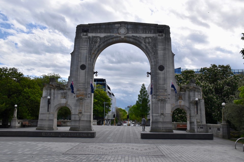 Neuseeland - Christchurch - Bridge of Remembrance 
Dieses Kriegerdenkmal befindet sich am Avon River. Es ist allen neuseeländischen Soldaten gewidmet, die im ersten Weltkrieg und den darauf folgenden Konflikten ums Leben kamen.