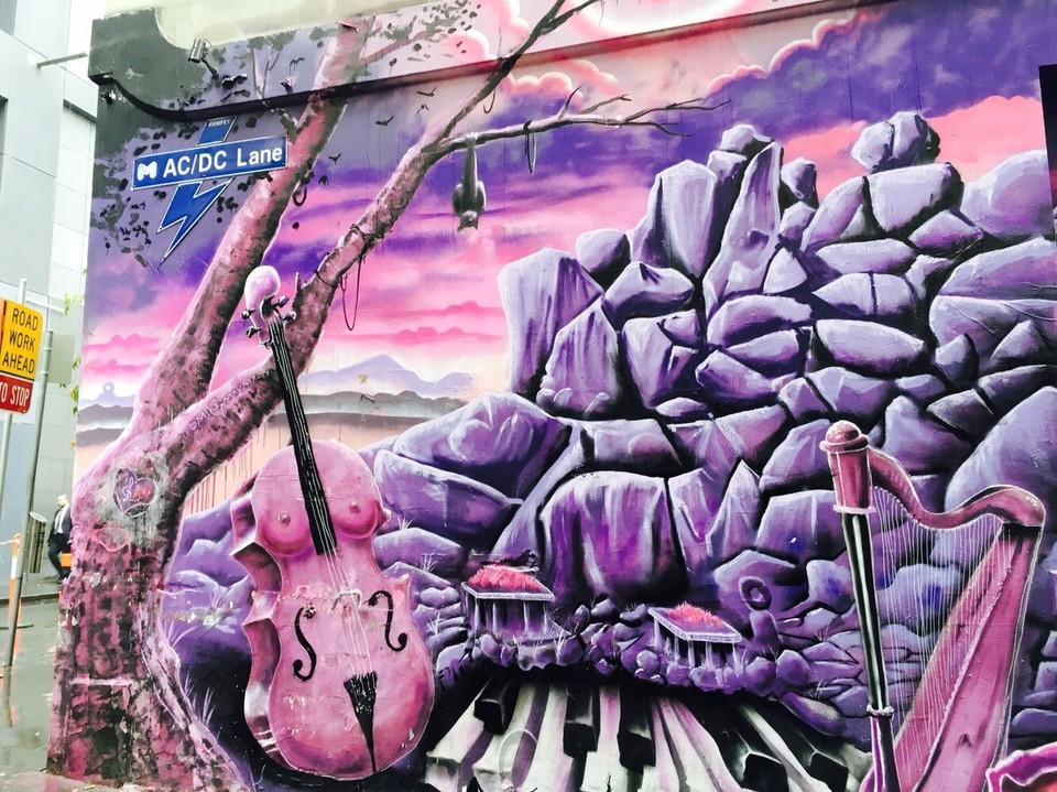 Australien - Melbourne - Das ist das 'lila' Werk, welches ich gemeint habe (ok ganz still werd ich nicht bleiben ;))