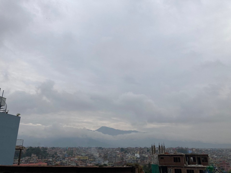 Nepal -  - Zweiter und letzter Tag in Nepal: geplanter Ausflug endet schnell mit Ernüchterung - der kleine Berg am Rande von Kathmandu ist nur mit Guide begehbar, nein Danke! Dann eben wieder zurück