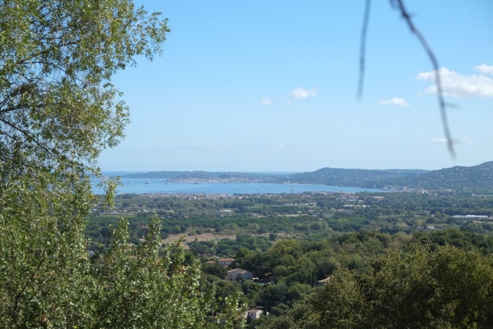 Frankreich - Grimaud - Von der Burg aus hat man einen tollen Blick auf die Bucht von St. Tropez!