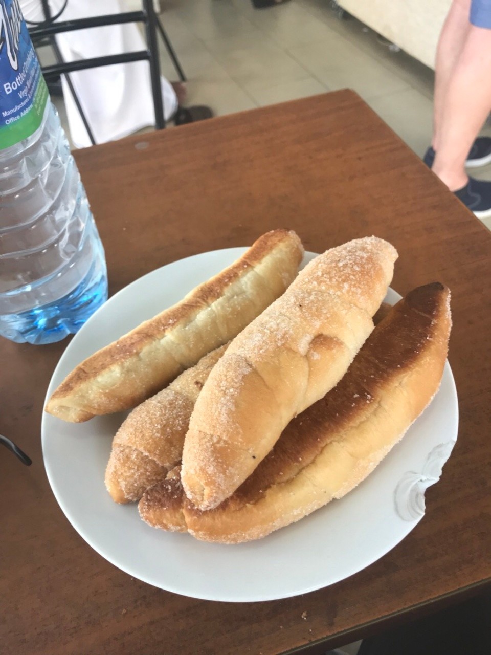 Sri Lanka -  - Unser Mittagessen zum Preis von € 0,13 pro Stück - und so lecker 😋