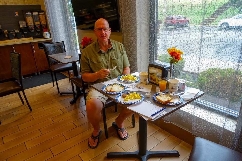 USA - Nashville - Der Tisch klebt vom Sirup der Vorgänger. Gibt ja Servietten.