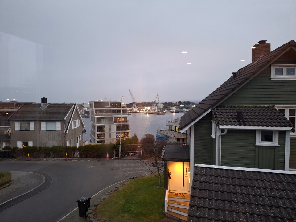 Norwegen - Stavanger - Gegen 16:00 Uhr setzt die Dämmerung ein und um 17:00 Uhr ist es hier einfach zappen duster 🤣