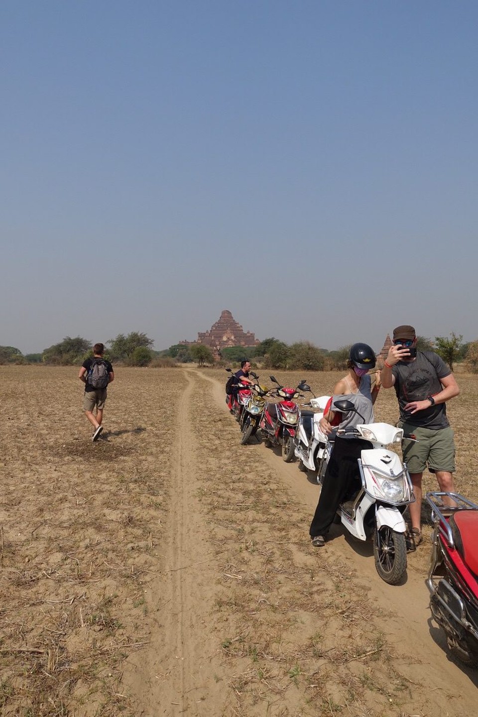 Myanmar (Burma) - Bagan - På guidet tour med en gruppe fra hostellet. 