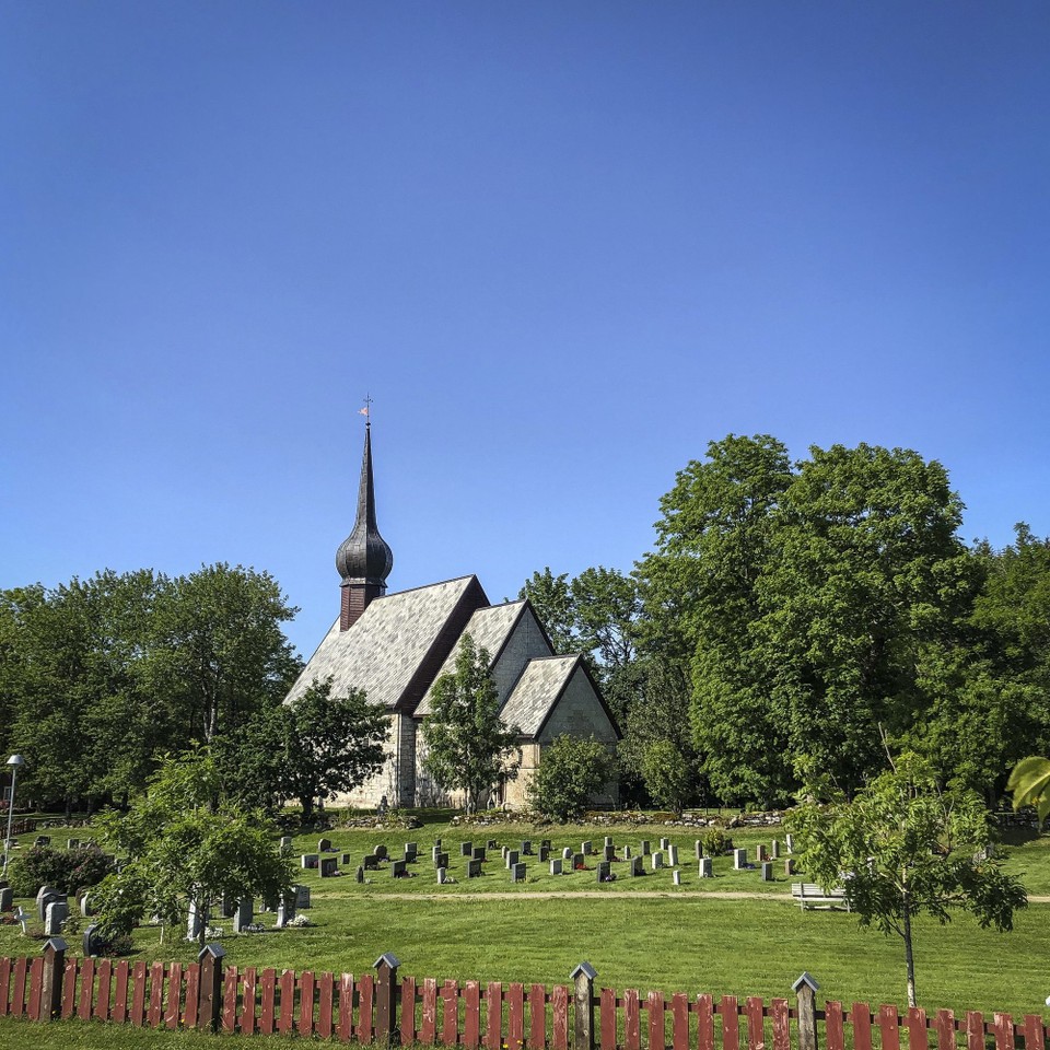 Norwegen - Gladstad - Steinkirche in Alstahaug. 