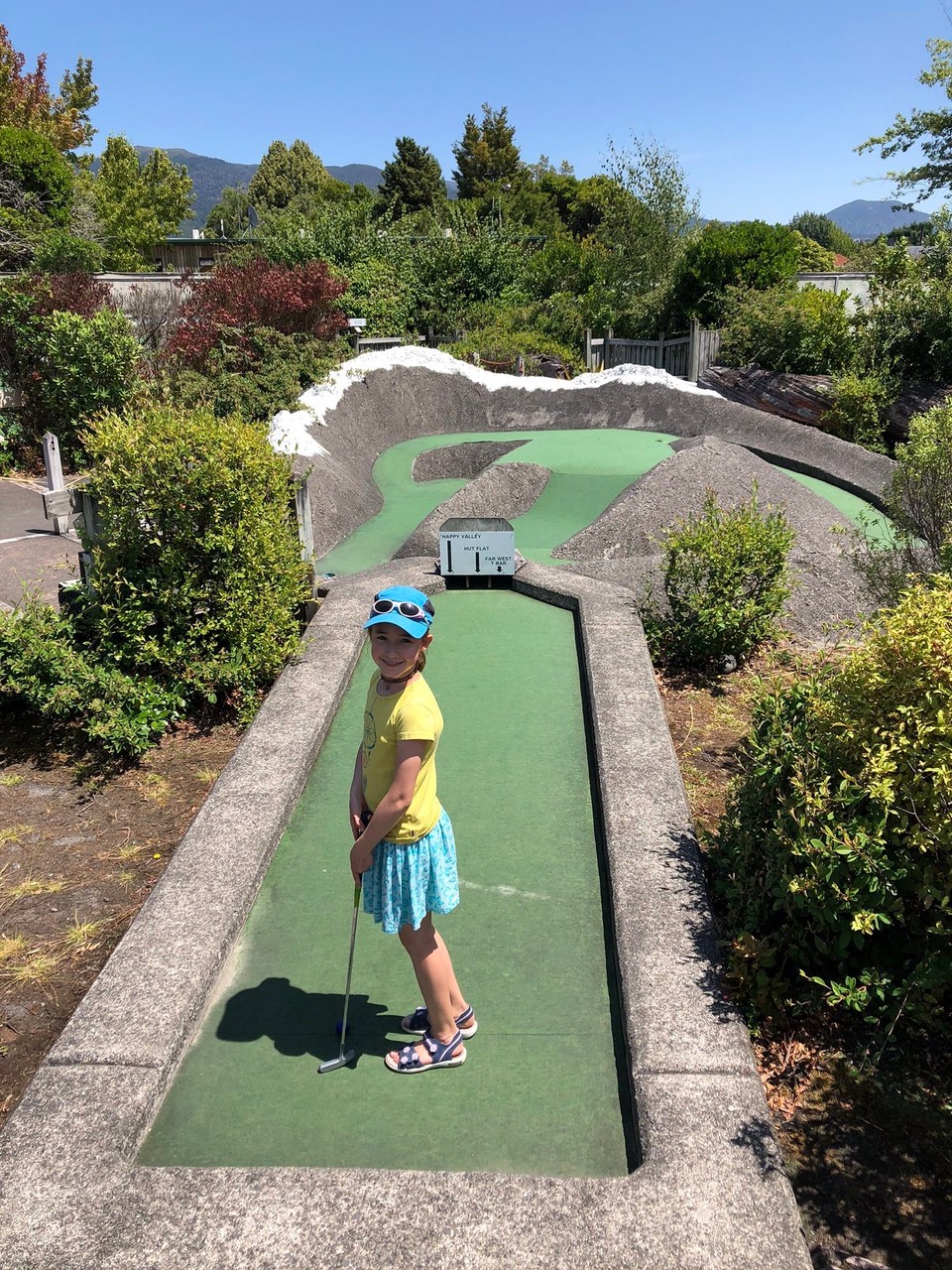 Neuseeland - Acacia Bay - Ich habe 99 Punkte im ganzen Nicolas hatte 100 Punkte mein Vater hatte 138 Punkte. Meine Mama ging einkaufen 🛒 