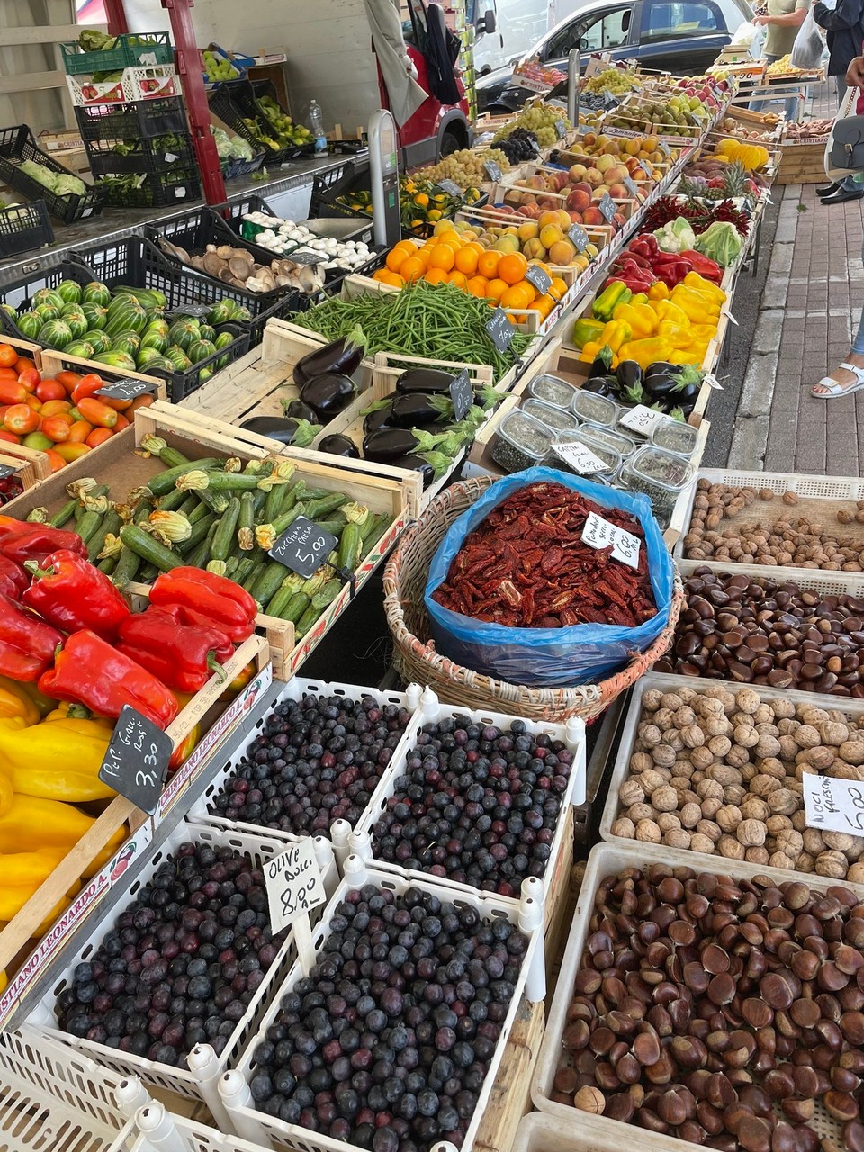 Italien - Vernole - Leckeres Obst & Gemüse auf dem Markt 