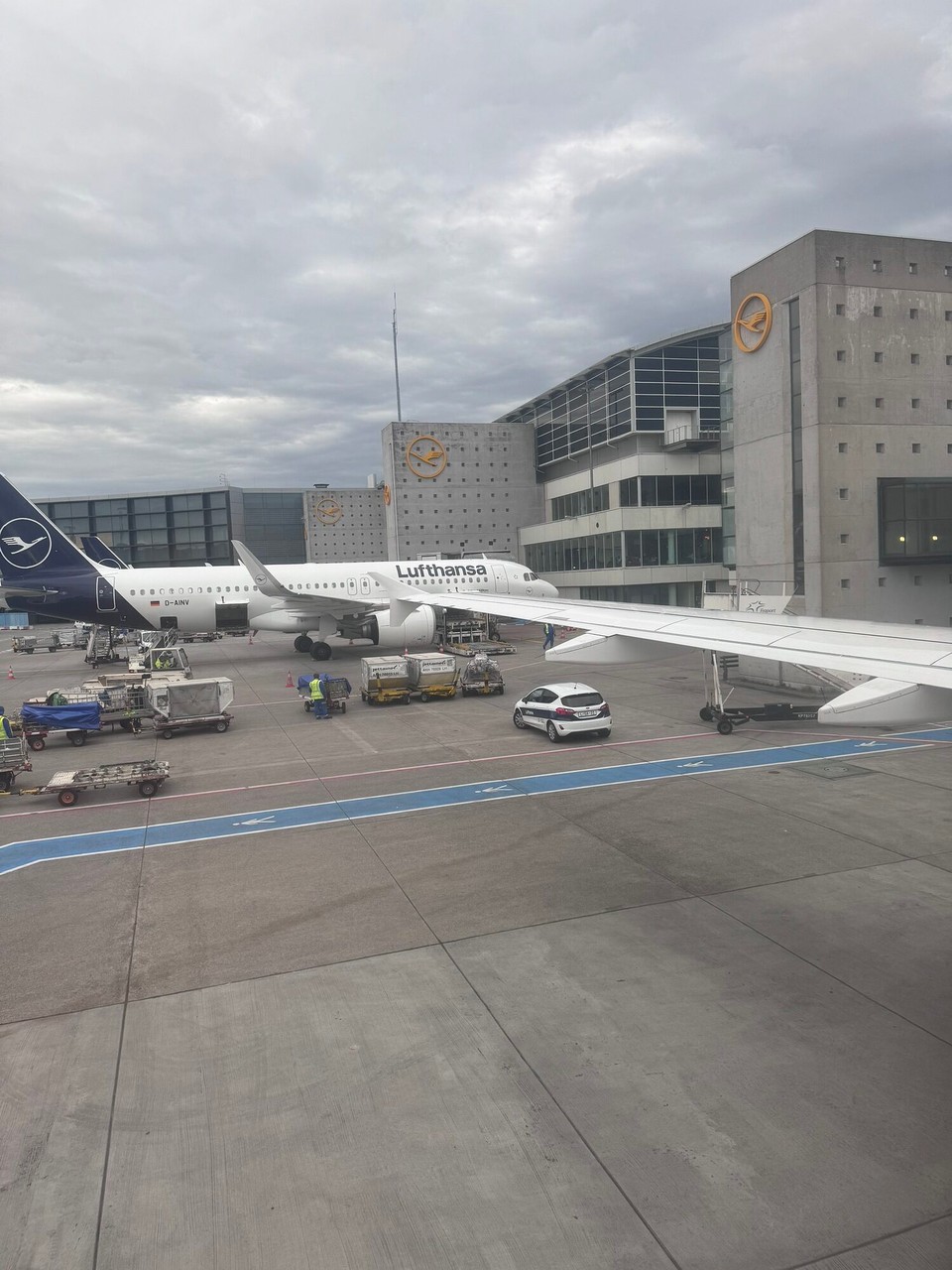 Deutschland - Hamburg - Und pünktlich in Frankfurt gelandet, wir warten jetzt auf unseren Anschlussflug.
Morgen dann Casablanca.