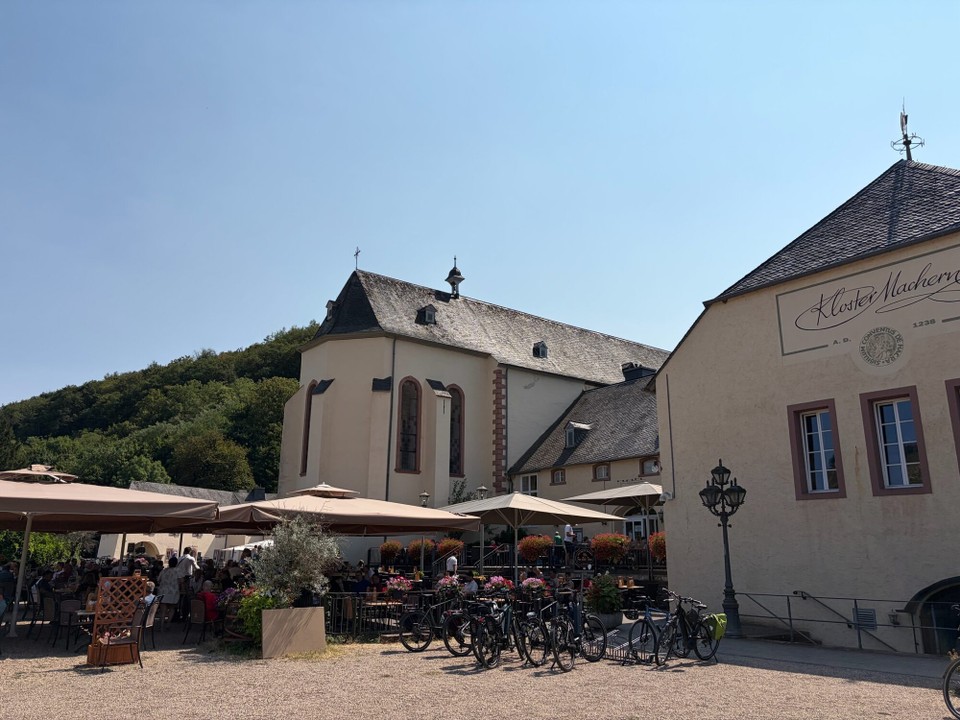 Deutschland - Bernkastel-Kues - Am ehemaligen Kloster Machern wurde an der Klosterbrauerei ein kurzer Stopp gemacht.