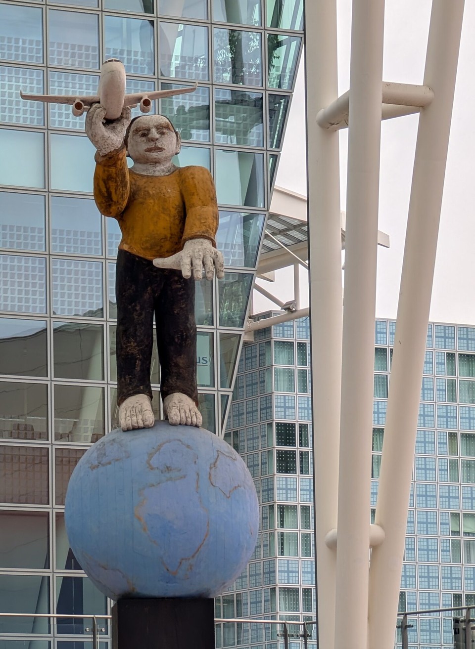 Deutschland - München - Bevor wir vom Münchner Franz-Josef-Strauss Flughafen starten, gibt es hier noch einiges zu sehen.