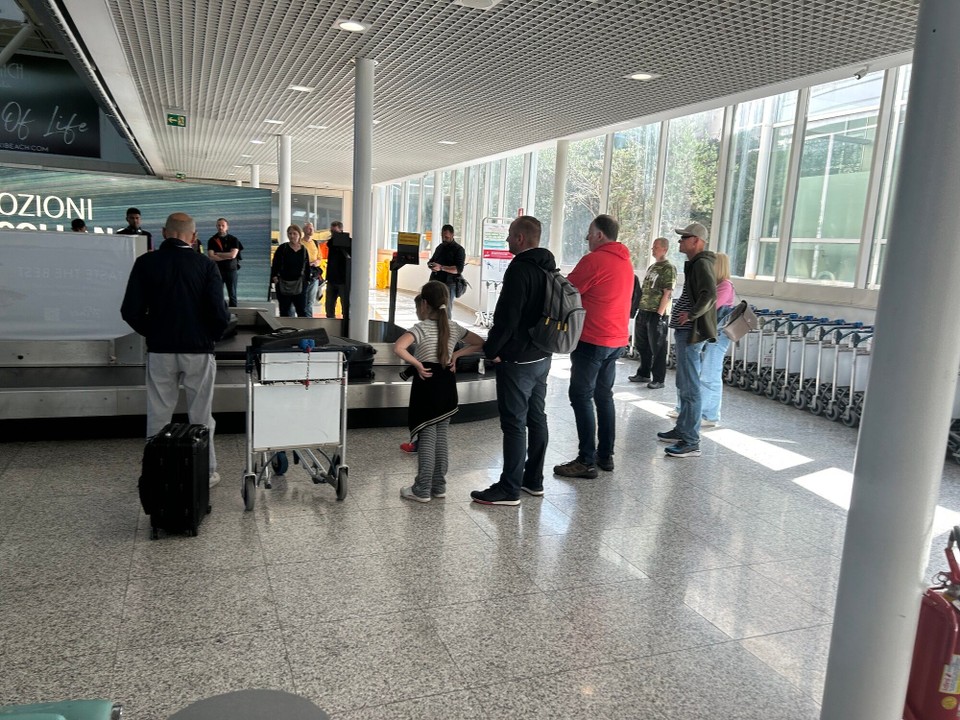 Deutschland - Delmenhorst - Jedes Mal der schlimmste Teil: Sind die Koffer da? 