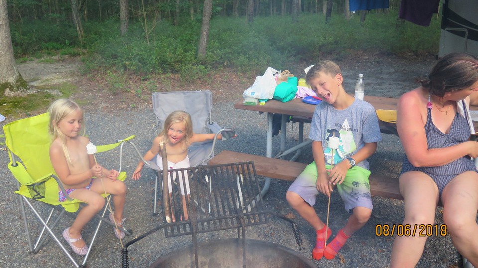 USA - Barnegat Township - Nach der Pizza noch Marshmellow.... hhhmmm