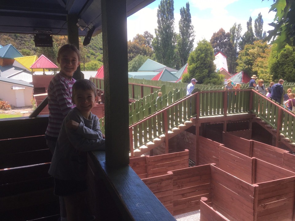 Neuseeland - Wanaka - Im Labyrinth. Es dauert doch eine ganze Weile, bis alle 4 Ecken gefunden sind.