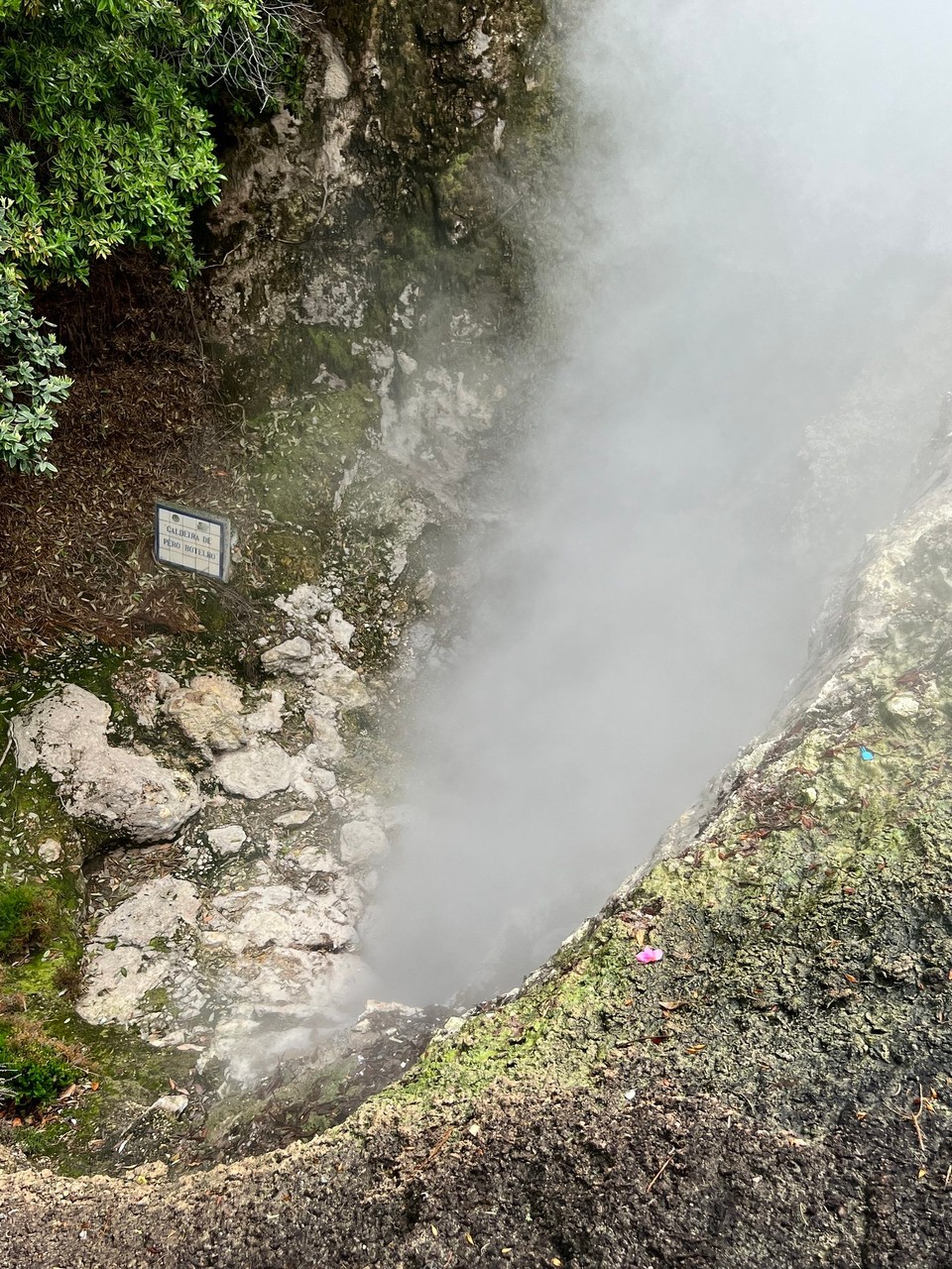 Portugal - Ponta Delgada - Der Eingang zur Hölle