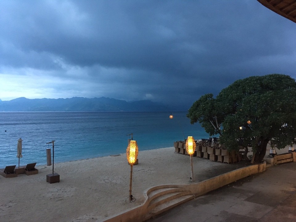 Indonesien - Lombok Utara - Gegen Abend braute sich über Lombok ein Gewitter zusammen 