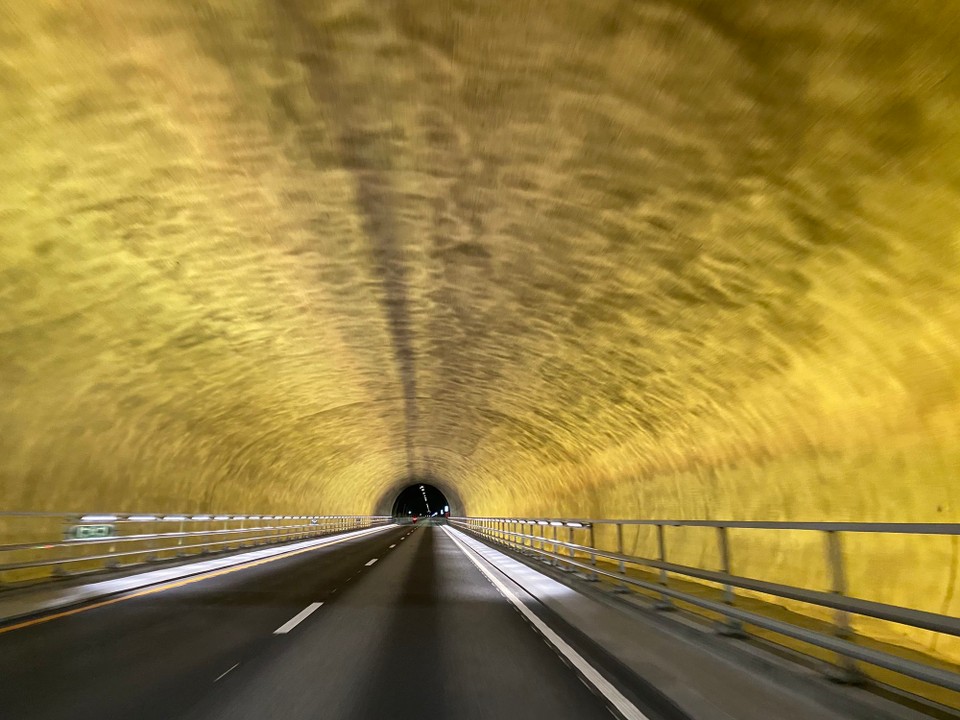 Norwegen - Jørpeland - Am tiefsten Punkt im längsten Unterwassertunnel der Welt. 
Die Welt braucht mehr Superlative 😉