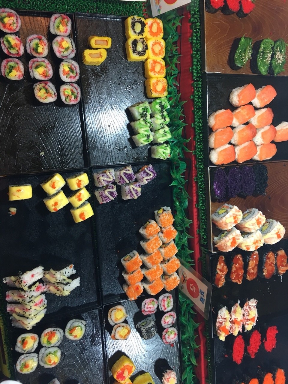 Thailand - Pai - Abendessen: Buntes vegetarisches Sushi für 5 Baht das Stück (0,13€)