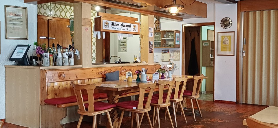 Deutschland - Schwangau - In dem Gasthof ist die Zeit stehen geblieben. Es gab natürlich Schnitzel