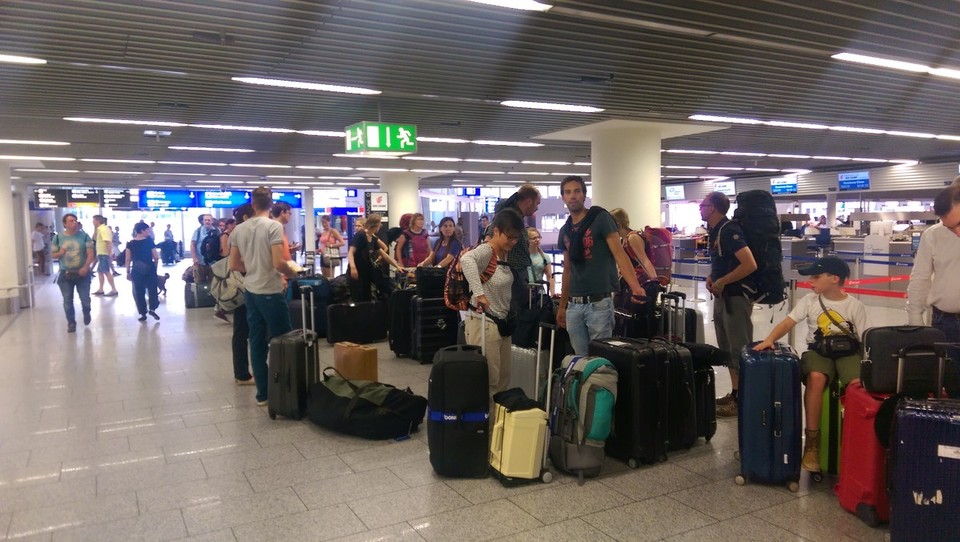 Deutschland - Frankfurt am Main - So viele Spenden.... Klasse.... wir mussten sogar leider ein Paar da lassen