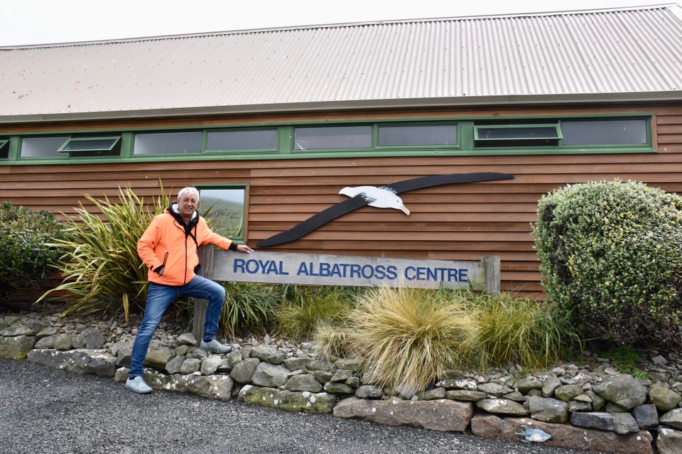 Neuseeland - Dunedin - Das „Royal Albatross Center“ die weltweit einzige Brutkolonie des Königsalbatros auf dem Festland.
Royal sind die Könige der Lüfte welche eine Flügelspannweite von bis zu 3 Meter haben können.
Im Moment ist leider keine Brutzeit, jedoch sagte man uns mit viel Glück könnten wir einen Jungvogel sehen.