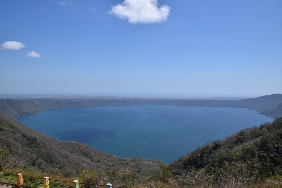 Nicaragua - Granada - Der Kratersee ist 300m tief.