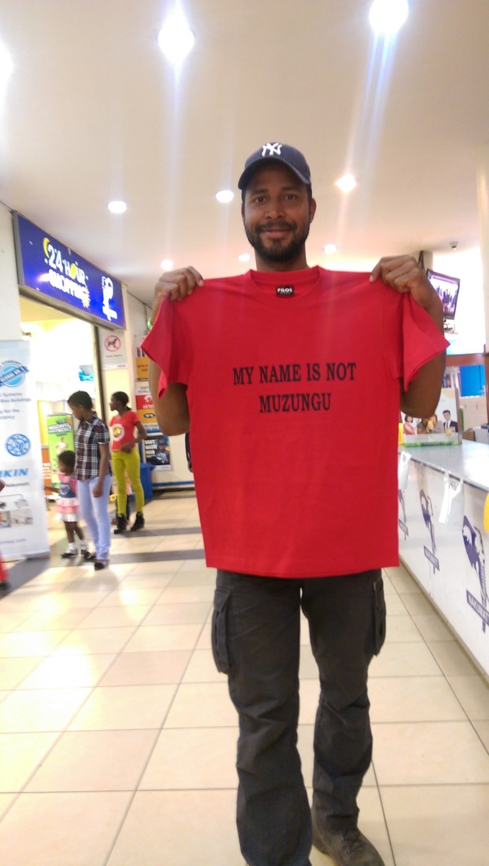 Ruanda - Kigali - Das T-Shirt für nächstes Jahr.... 
Muzungu bedeutet weißer Mann. Hier bin ich auf einer.....😂