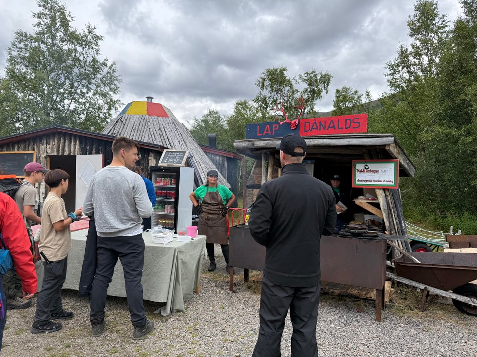Schweden - Kiruna - Rentierburgerbraterei