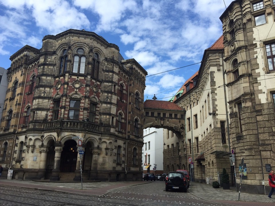  - Germany, Bremen - Bremen on the way to the Schnoor. The Schnoor Quarter is Bremen's oldest district. It is a maze of 15/16th century houses lining alleys. Now it is home to artists and goldsmiths and galleries. 