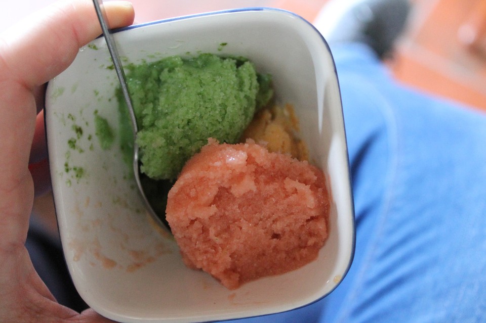 Colombia - Bogotá - Selbstgemachtes, veganes Bio-Eis in der Huerta Urbana In den Geschmacksrichtungen
Basilikum-Curuba, Erdbeer-Irgendwas und Salat.