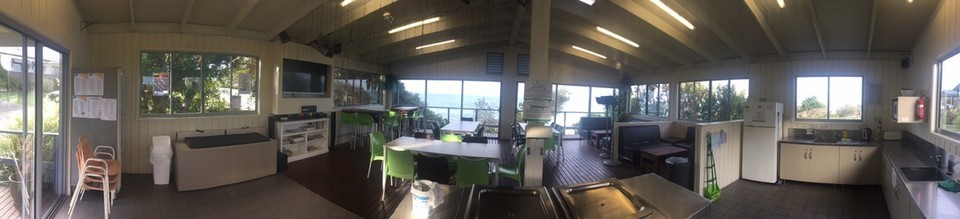  - Australia, Bonny Hills Caravan Park - Konyha kilátással. 