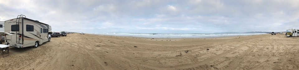 Vereinigte Staaten - Pismo Beach - Am nächsten Morgen haben wir sehr lange gefrühstückt, wir wurden immer wieder von Delfinen und Walen abgelenkt, das war so faszinierend! Leider keine brauchbaren Fotos...