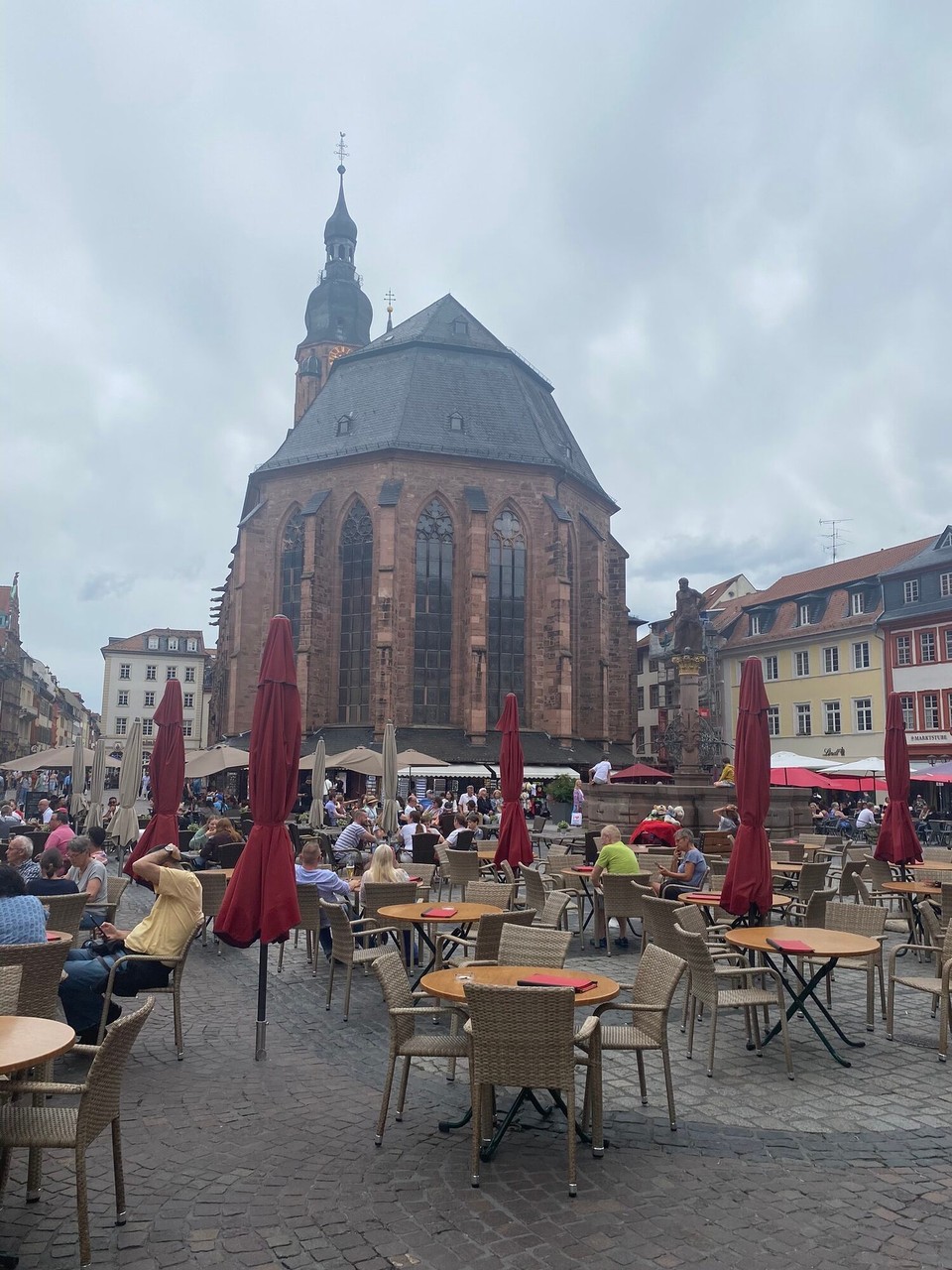 Deutschland - Heidelberg - Die evangelische Heiliggeistkirche am schönen Marktplatz