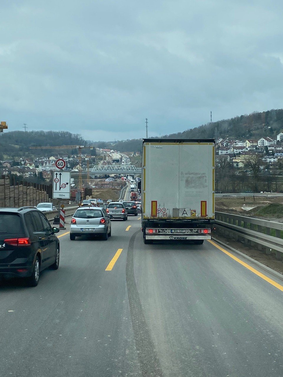 Deutschland - Niefern-Öschelbronn - Stau, soweit das Auge reicht!