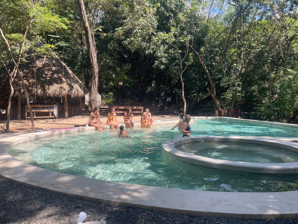 Costa Rica - Santa Cruz - … nach dem anschließenden Frühstück wurde dann erstmal am Pool entspannt 💦 