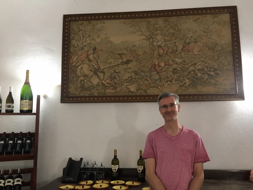 Italien - Grado - Wandteppich in der Pizzeria wo wir sehr lecker (& sehr italienisch) zu Abend gegessen haben, sah dem aus der alten Wohnung von Oma&Opa sehr ähnlich. Also:Foto! 😘 In dem Restaurant selbstverständlich italienische Fanta getrunken !