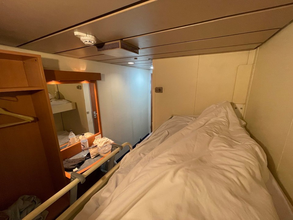 Italien - Genua - Unsere Koje:Das Brummen des Dieselmotors lässt sich auch mit Ohrstöpsel nicht ausblenden. Haben aber trotzdem gut geschlafen. 