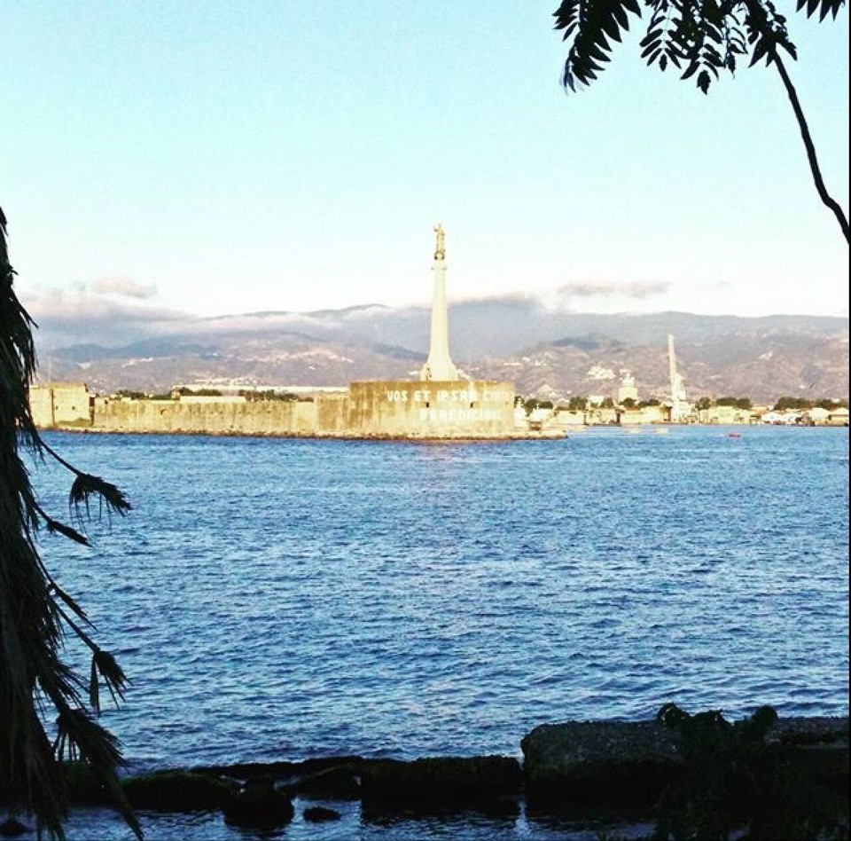 - Italia, Villafranca Tirrena - L'arrivo al porto di Messina.