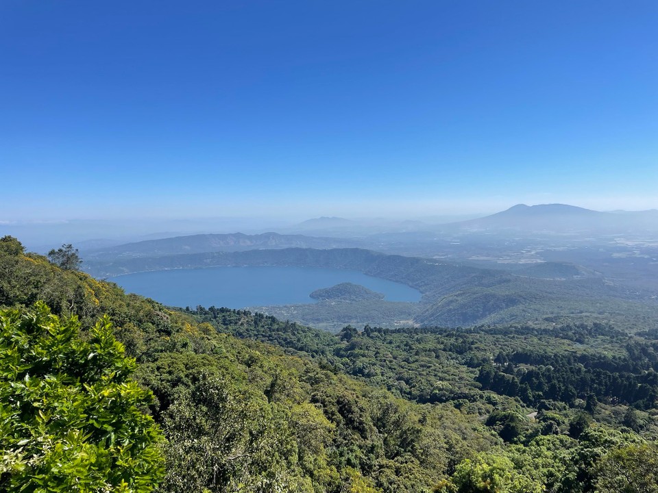 El Salvador - Chalchuapa - Wie so oft wurden wir bereits beim Aufstieg mit einer tollen Aussicht belohnt ⛰️ 