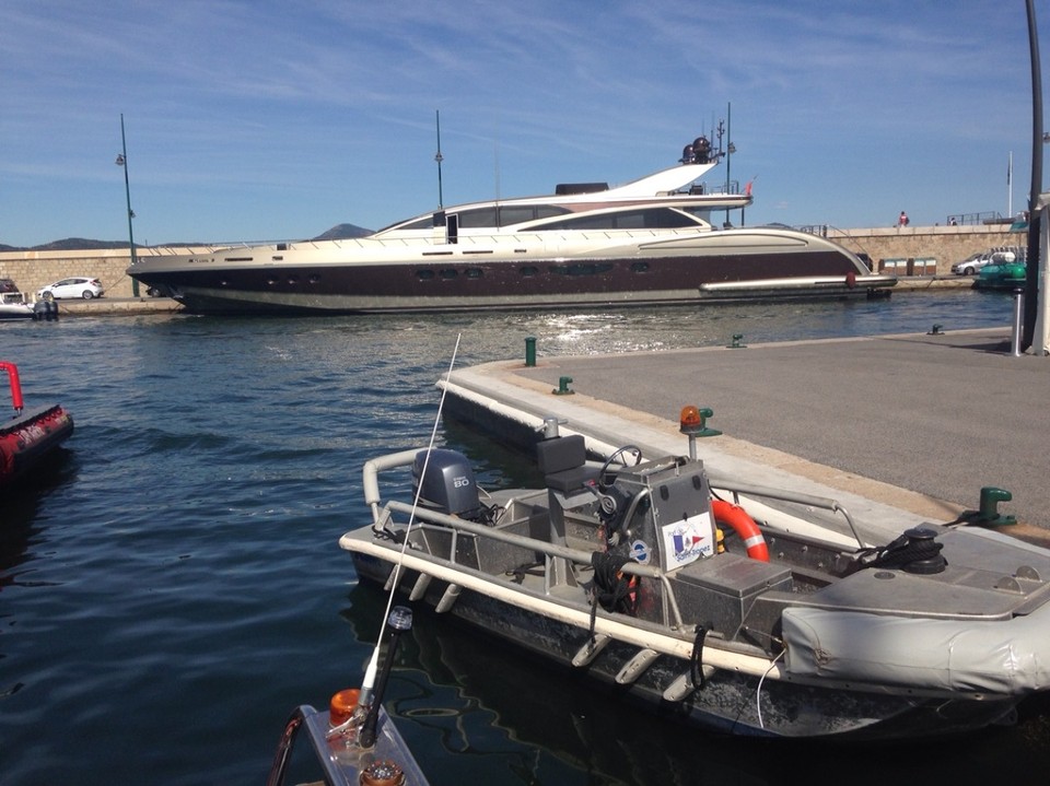 Frankreich - Saint-Tropez - ...schnittiges Schiffchen...