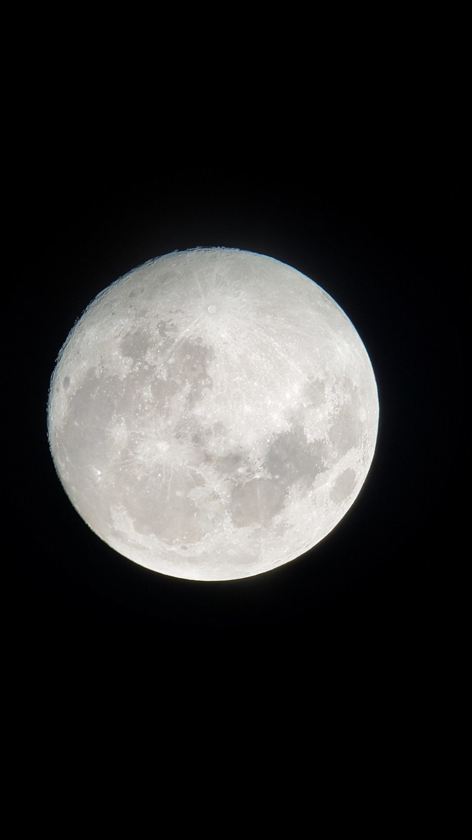Australien - Petermann - Bei der Astronomie-Tour konnten wir uns auch mal den Mond genauer anschauen.