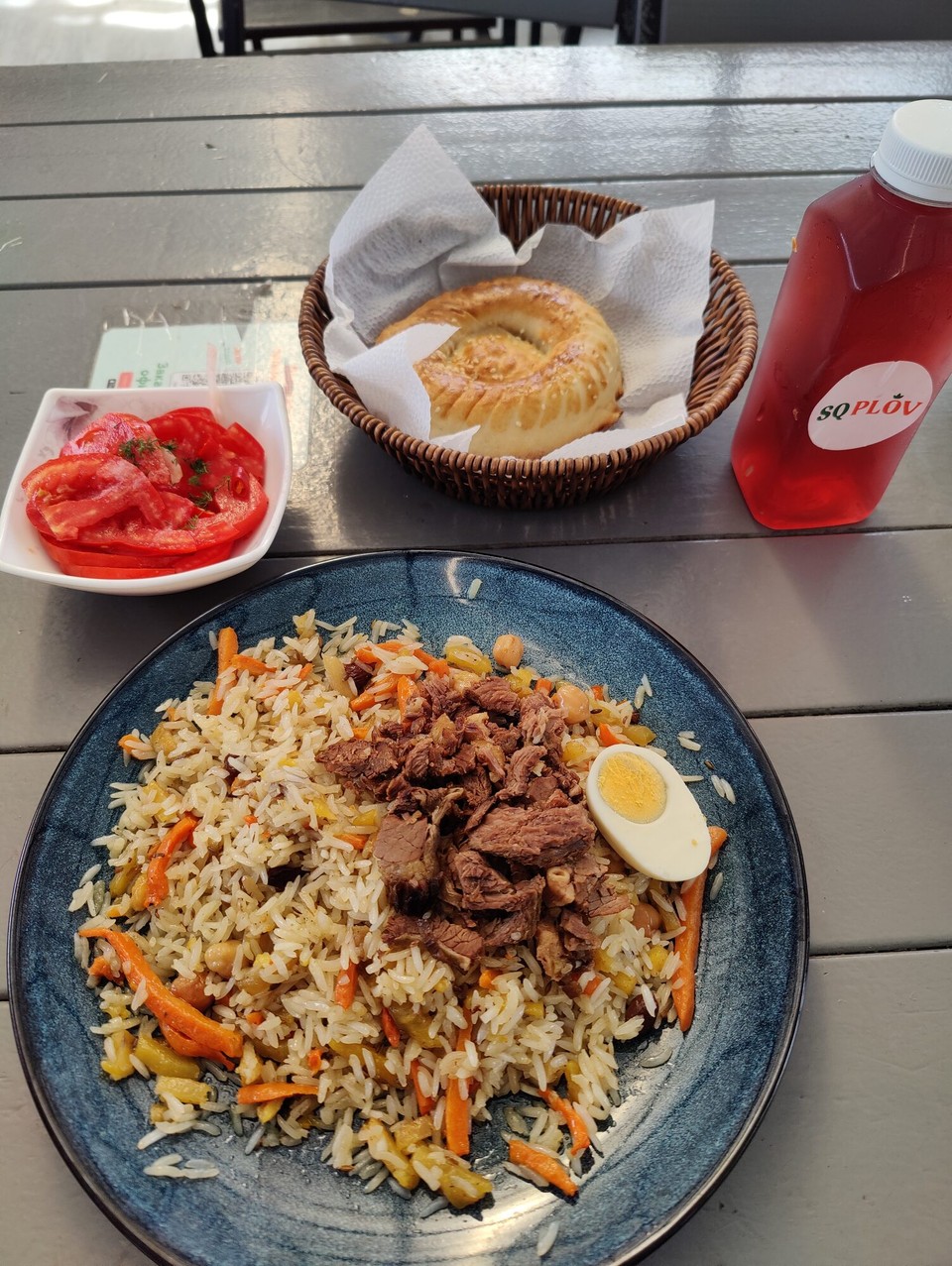 Kasachstan - Shakhty - Mittagessen nach dem ersten Regenschauer