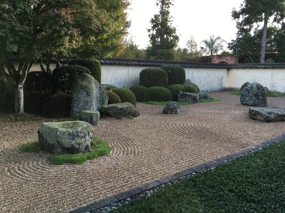 New Zealand - Raglan - Und hier sind jetzt die Hamilton Gardens - selbst im Herbst können die unterschiedlichen Gartenanlagen einen verzaubern 