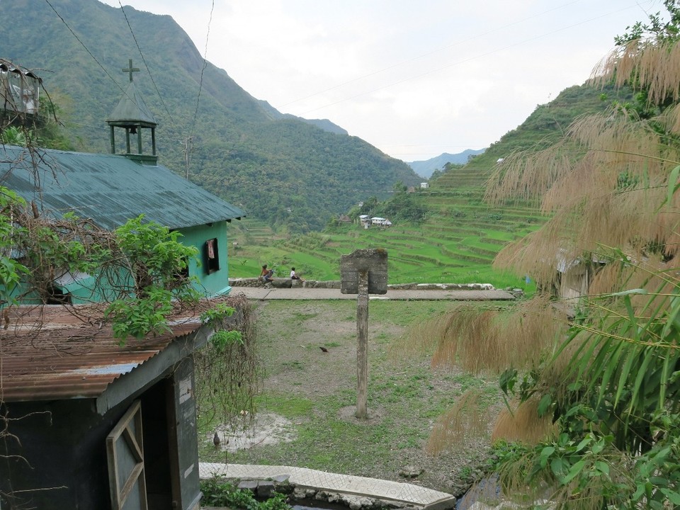 Philippines - Banaue - Il y a toujours un panier de basket dans chaque village!