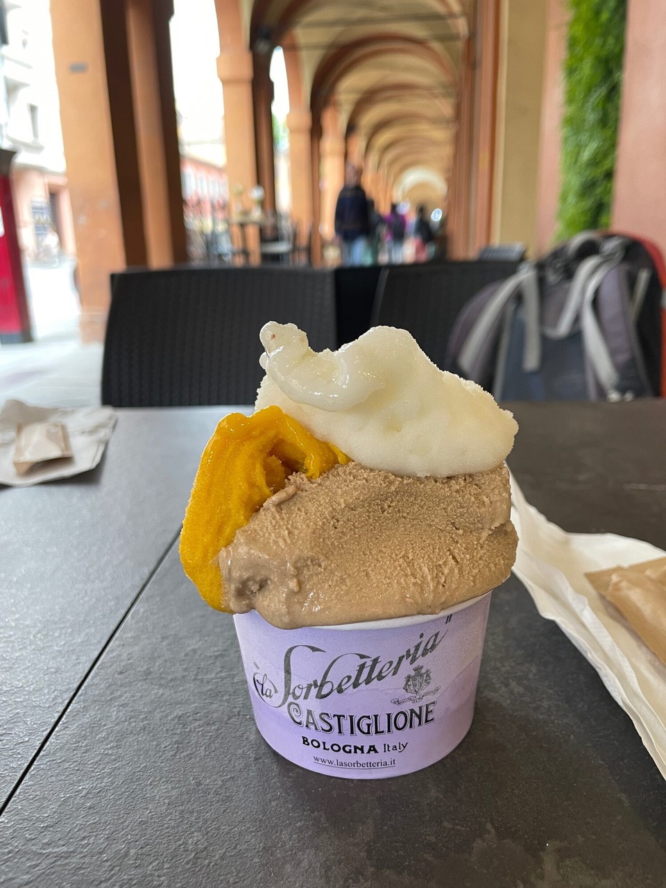 Italien - Bologna - Mit € 5,00 für 4 Kugeln Eis liegen die Italiener gleich mit uns
