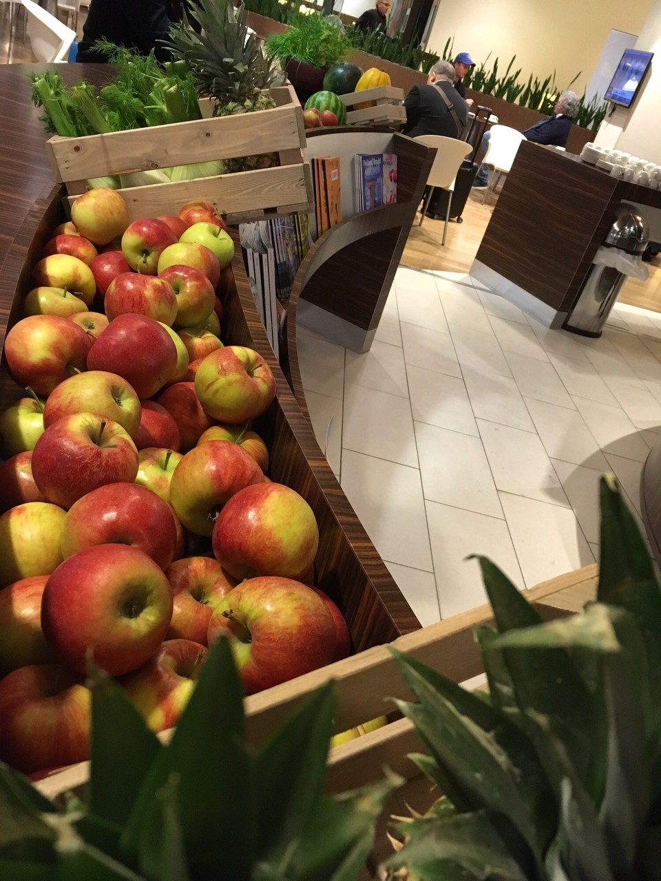 Niederlande - Flughafen Amsterdam Schiphol - 🍎🍌🍓🍐🍊