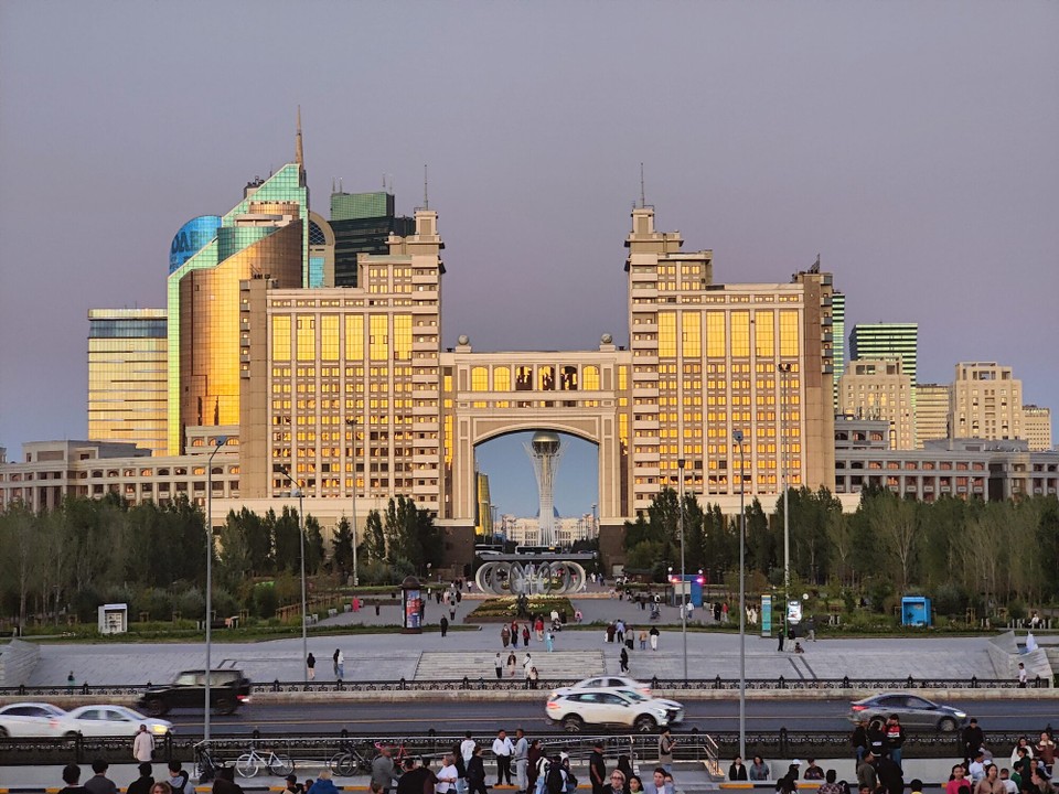 Kasachstan - Astana - Stadtzentrum/Park