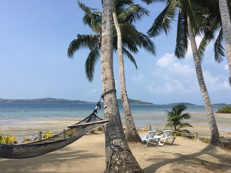 Fidschi -  - Blick von unserer Bure auf den Strand 