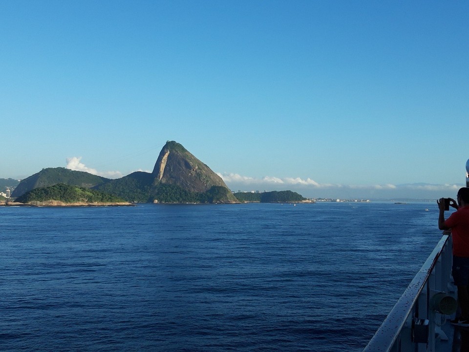 Brasilien - Rio de Janeiro - Moies fréi virun der Bucht; Zockerhut